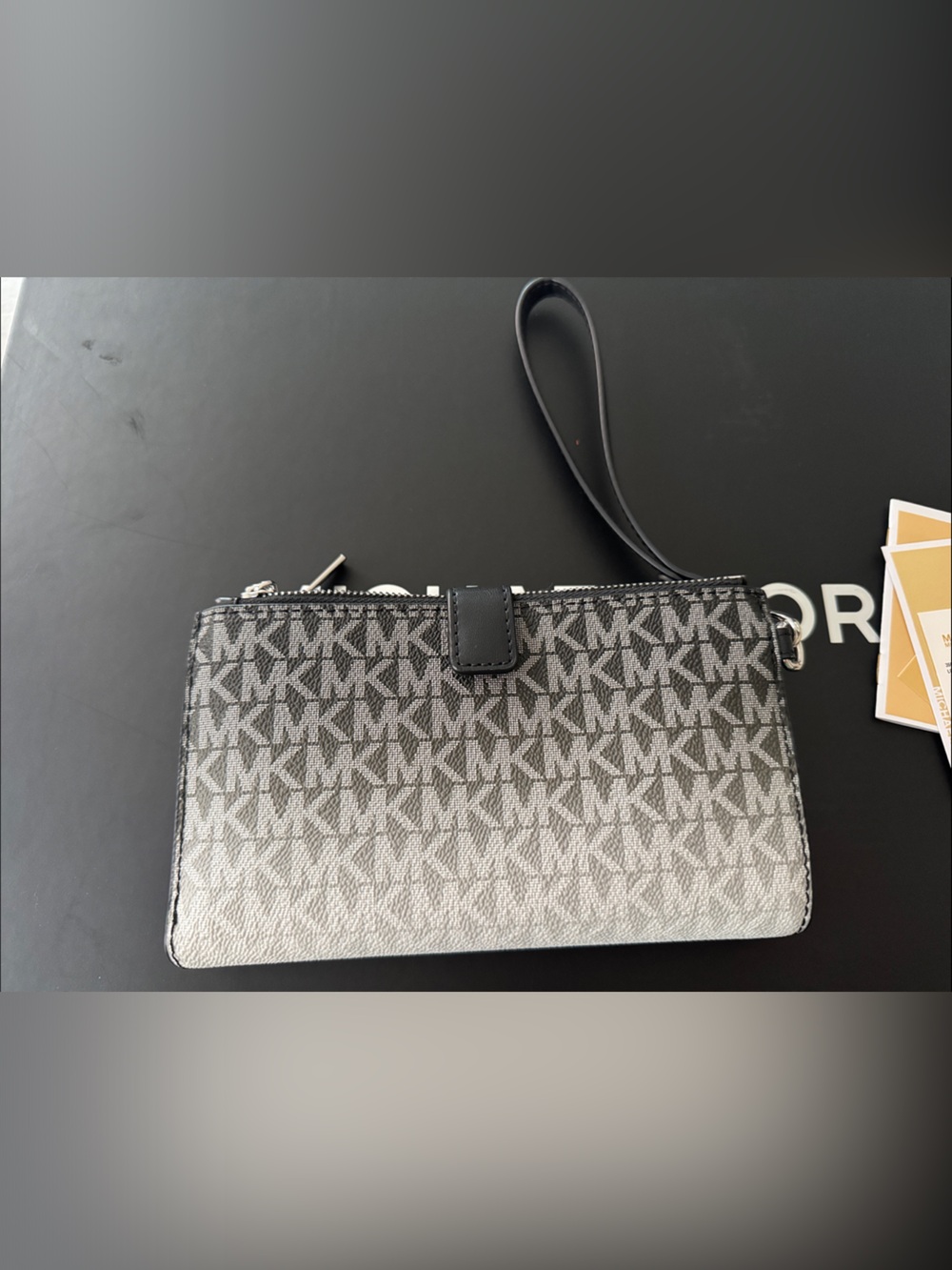 Michael Kors Jet Set Large Ombré Signature Logo Wristlet. With original box. - Picture 4 of 6